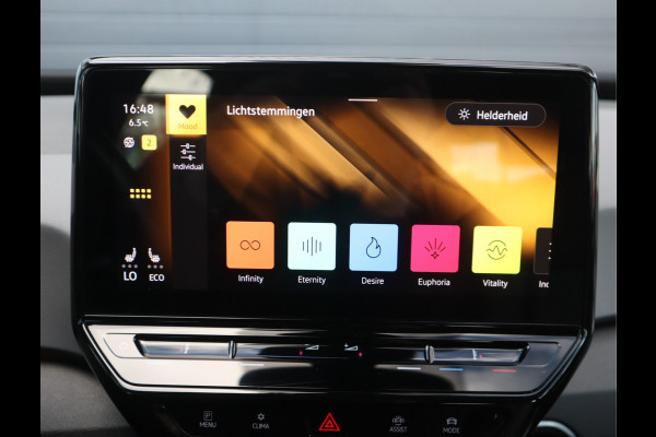 Volkswagen ID.3 First 58 kWh Navi / Climate / Stoelverw / DAB / Trekhaak All season banden