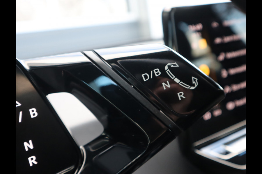 Volkswagen ID.3 First 58 kWh Navi / Climate / Stoelverw / DAB / Trekhaak All season banden