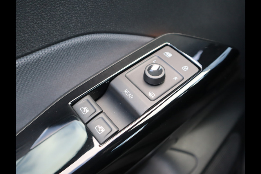 Volkswagen ID.3 First 58 kWh Navi / Climate / Stoelverw / DAB / Trekhaak All season banden