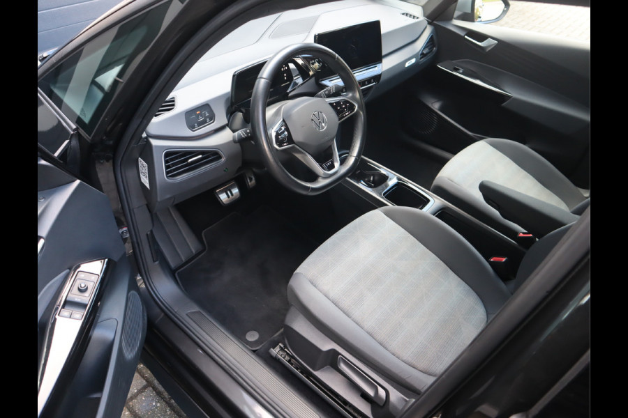 Volkswagen ID.3 First 58 kWh Navi / Climate / Stoelverw / DAB / Trekhaak All season banden