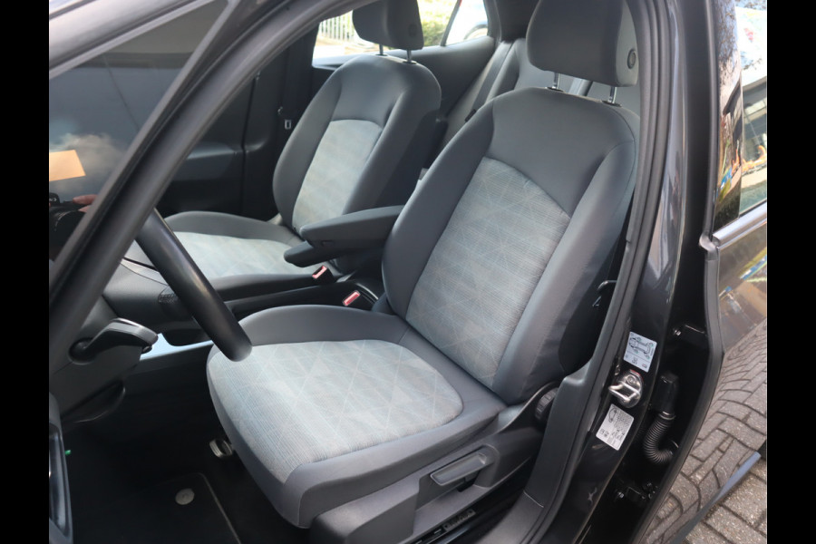 Volkswagen ID.3 First 58 kWh Navi / Climate / Stoelverw / DAB / Trekhaak All season banden