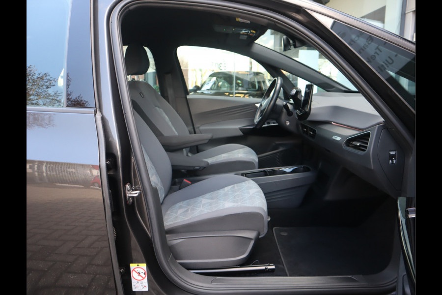 Volkswagen ID.3 First 58 kWh Navi / Climate / Stoelverw / DAB / Trekhaak All season banden