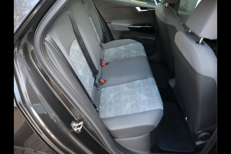 Volkswagen ID.3 First 58 kWh Navi / Climate / Stoelverw / DAB / Trekhaak All season banden