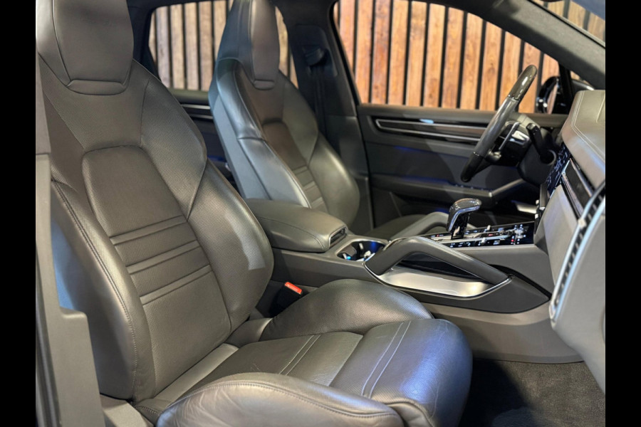 Porsche Cayenne 4.0 Turbo / Softclose / Nightvision / Matrix / Sport Chrono / Stoelventilatie / Trekhaak
