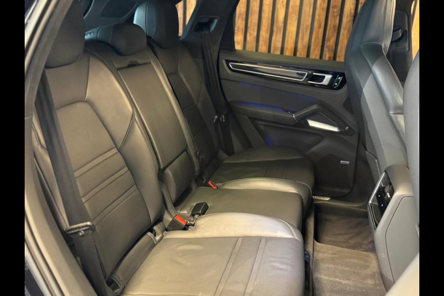 Porsche Cayenne 4.0 Turbo / Softclose / Nightvision / Matrix / Sport Chrono / Stoelventilatie / Trekhaak