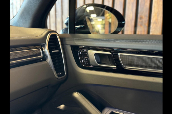 Porsche Cayenne 4.0 Turbo / Softclose / Nightvision / Matrix / Sport Chrono / Stoelventilatie / Trekhaak