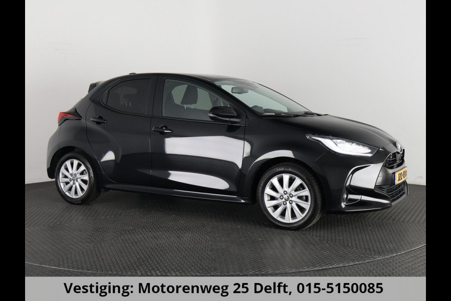Toyota Yaris 1.5 Hybrid 115 BUSINESS BLACK GARANTIE TOT 7-2032 CARPLAY NAVIGATIE. CAMERA. ADAPTIEVE CRUISE. STUUR/STOELVERW.