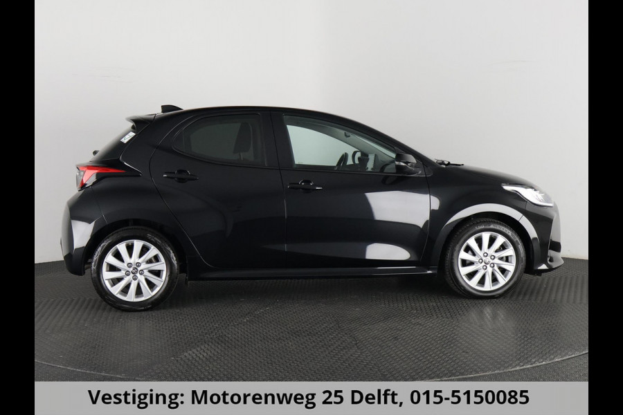 Toyota Yaris 1.5 Hybrid 115 BUSINESS BLACK GARANTIE TOT 7-2032 CARPLAY NAVIGATIE. CAMERA. ADAPTIEVE CRUISE. STUUR/STOELVERW.