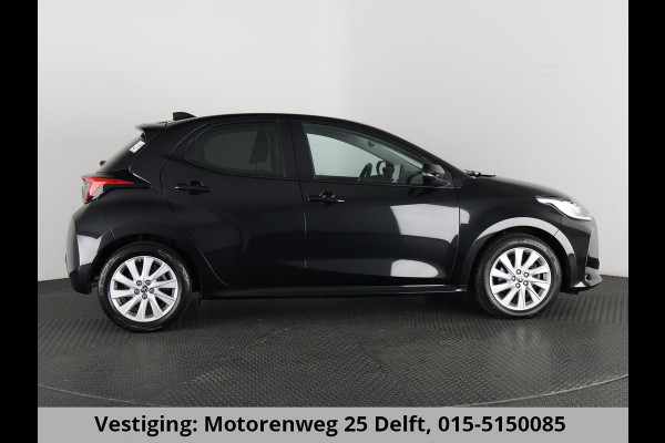 Toyota Yaris 1.5 Hybrid 115 BUSINESS BLACK GARANTIE TOT 7-2032 CARPLAY NAVIGATIE. CAMERA. ADAPTIEVE CRUISE. STUUR/STOELVERW.
