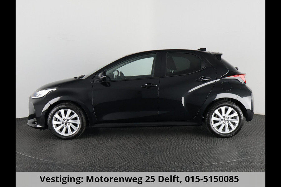 Toyota Yaris 1.5 Hybrid 115 BUSINESS BLACK GARANTIE TOT 7-2032 CARPLAY NAVIGATIE. CAMERA. ADAPTIEVE CRUISE. STUUR/STOELVERW.