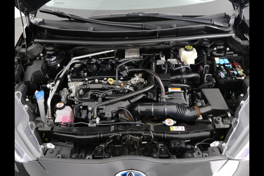 Toyota Yaris 1.5 Hybrid 115 BUSINESS BLACK GARANTIE TOT 7-2032 CARPLAY NAVIGATIE. CAMERA. ADAPTIEVE CRUISE. STUUR/STOELVERW.