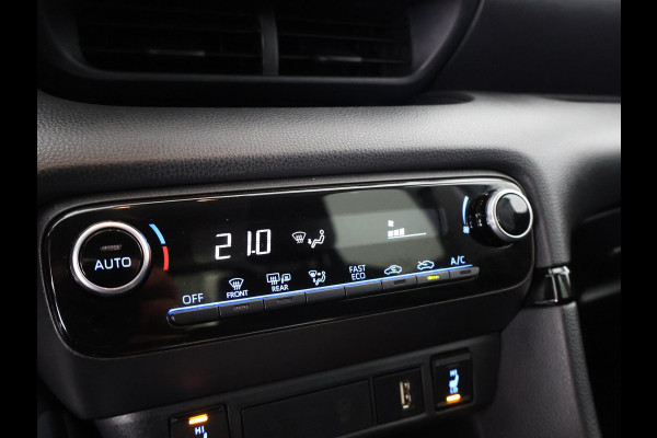 Toyota Yaris 1.5 Hybrid 115 BUSINESS BLACK GARANTIE TOT 7-2032 CARPLAY NAVIGATIE. CAMERA. ADAPTIEVE CRUISE. STUUR/STOELVERW.