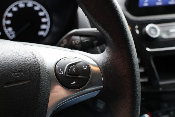 Ford Transit Connect 1.5 EcoBlue L2 Sport | Bi-Xenon | Keyless Go | CarPlay | Camera | Navigatie | 8-Traps automaat | Cruise control | Trekhaak | Stoelverwarming | Lederen bekleding | Nieuwe APK | NAP Logisch