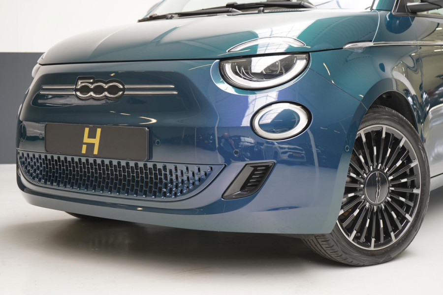 Fiat 500 La Prima 42 kWh | SoH 94,9% | Panoramadak | Leder | Navigatie | Carplay | Lm velgen | Blind-Spot