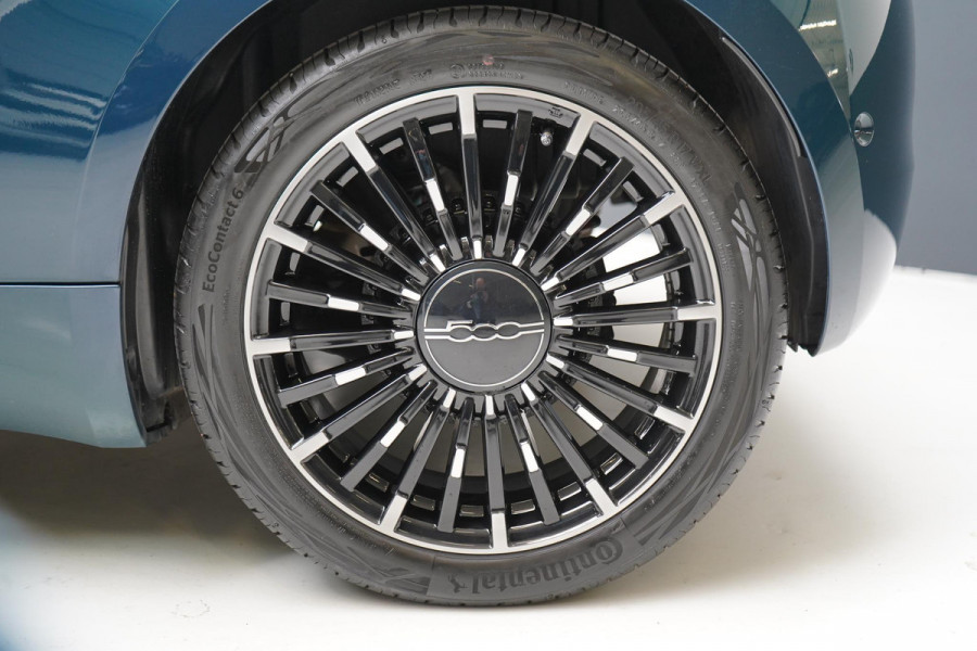 Fiat 500 La Prima 42 kWh | SoH 94,9% | Panoramadak | Leder | Navigatie | Carplay | Lm velgen | Blind-Spot