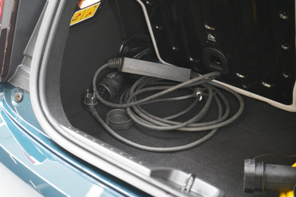 Fiat 500 La Prima 42 kWh | SoH 94,9% | Panoramadak | Leder | Navigatie | Carplay | Lm velgen | Blind-Spot