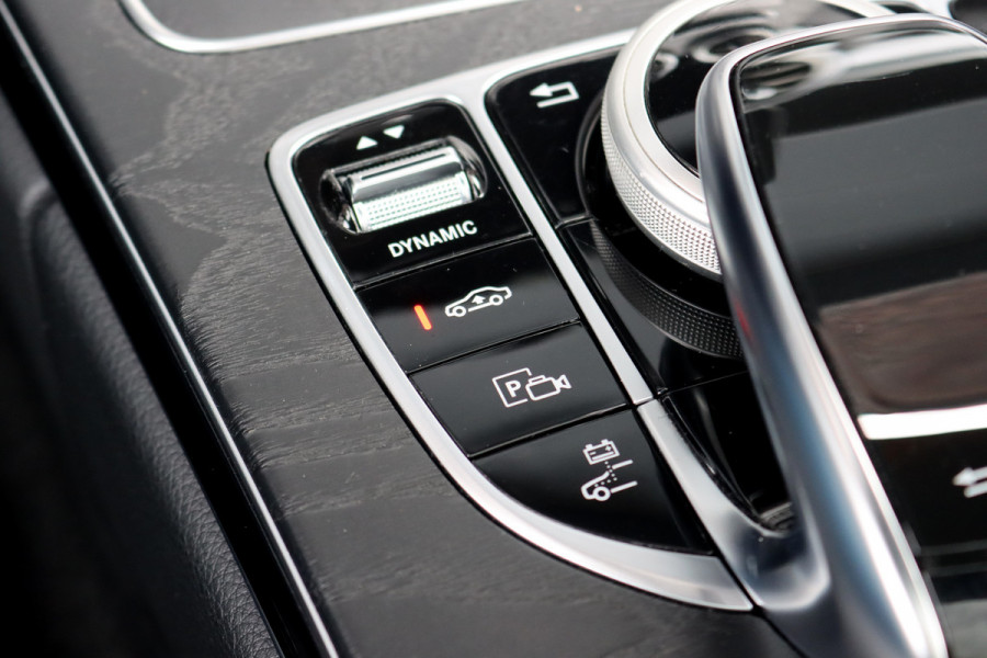 Mercedes-Benz C-Klasse Estate 300 e Business Solution AMG | Luchtvering | Panoramadak | Burmester | Memory | Camera | Spoorpakket | Dodehoekassistent | Multibeam LED | Sfeerverlichting |