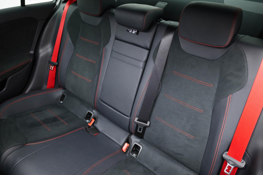 Mercedes-Benz A-Klasse AMG 35 4MATIC |Bomvoll!|Pano|Kuipstoelen|360Camera|HUD|Memory|ACC|Dodehoek|