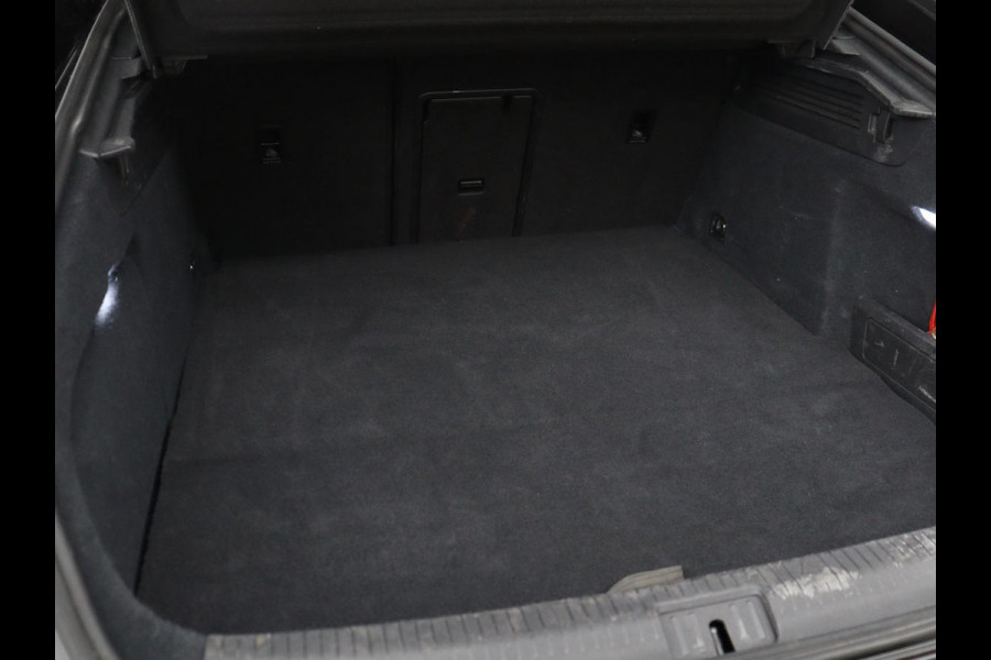 Volkswagen Arteon 1.4 TSI eHybrid R-Line Business+ | Trekhaak | LED | Stoel & stuurverwarming | Camera | Adaptive cruise | Carplay | Alcantara