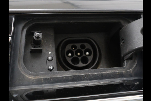 Volkswagen Arteon 1.4 TSI eHybrid R-Line Business+ | Trekhaak | LED | Stoel & stuurverwarming | Camera | Adaptive cruise | Carplay | Alcantara