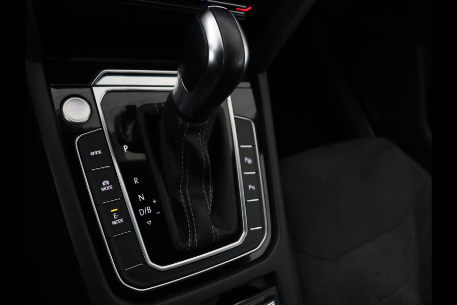 Volkswagen Arteon 1.4 TSI eHybrid R-Line Business+ | Trekhaak | LED | Stoel & stuurverwarming | Camera | Adaptive cruise | Carplay | Alcantara