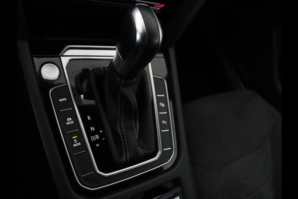 Volkswagen Arteon 1.4 TSI eHybrid R-Line Business+ | Trekhaak | LED | Stoel & stuurverwarming | Camera | Adaptive cruise | Carplay | Alcantara