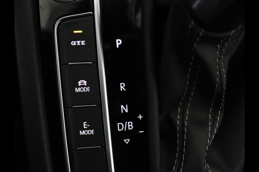 Volkswagen Arteon 1.4 TSI eHybrid R-Line Business+ | Trekhaak | LED | Stoel & stuurverwarming | Camera | Adaptive cruise | Carplay | Alcantara