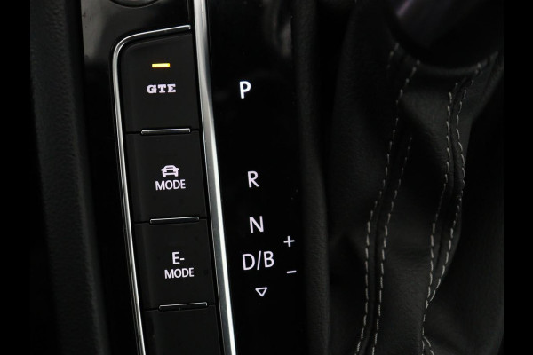 Volkswagen Arteon 1.4 TSI eHybrid R-Line Business+ | Trekhaak | LED | Stoel & stuurverwarming | Camera | Adaptive cruise | Carplay | Alcantara