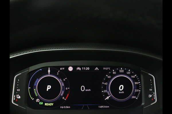 Volkswagen Arteon 1.4 TSI eHybrid R-Line Business+ | Trekhaak | LED | Stoel & stuurverwarming | Camera | Adaptive cruise | Carplay | Alcantara