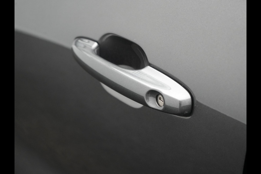 Ford Kuga 2.5 Titanium PHEV 225pk Dealer O.H. | Trekhaak Afn. | Camera | Stoelen & Stuur Verwarmd | Keyless | Apple Carplay | Virtual | Navigatie | DAB | Cruise Control | Plug In Hybrid |