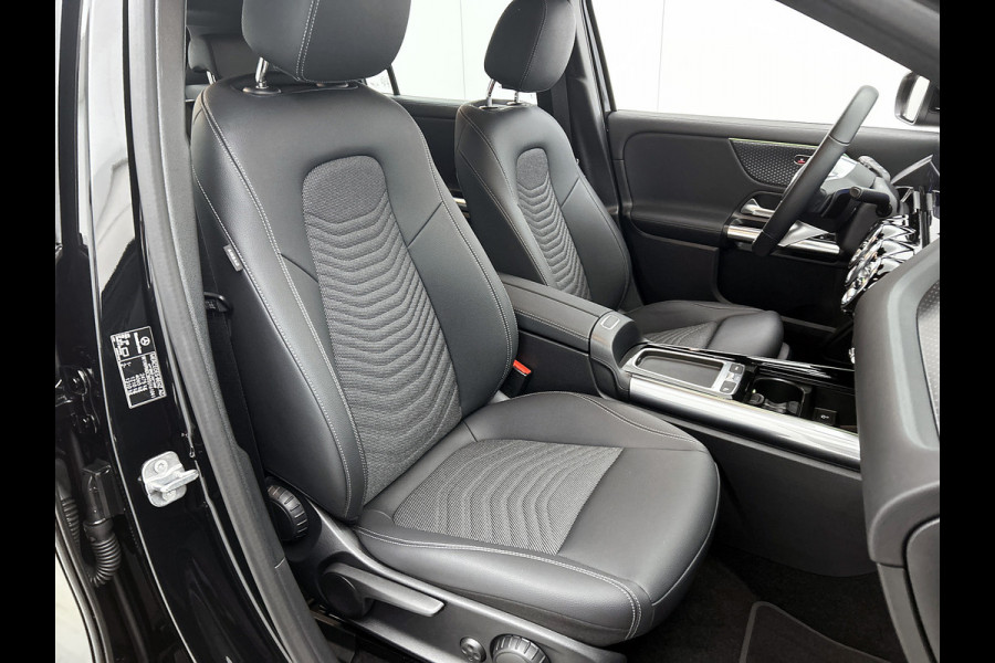 Mercedes-Benz EQA 250+ Business Solution 71 kWh mrt 26| Lichtmetalen velgen | Navigatie | Parking support met camera achter | stoelverwarming voor | Inclusief 24 maanden MB Certified garantie voor Europa.