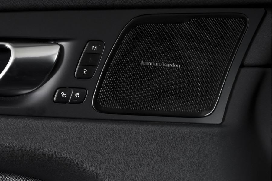 Volvo XC60 2.0 T8 Plug-in-hybrid AWD Polestar Engineered - Facelift MY26 | S/K-Panodak | Elek. Trekhaak | Harman/Kardon | 360 Camera | Dig.Cockpit | Adapt.Cruise | Stoel+-Stuurverw. | Elek. stoelen | NAV + App.Connect + NAV | ECC | LM 21" | 9215