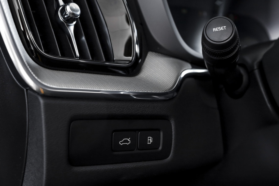 Volvo XC60 2.0 T8 Plug-in-hybrid AWD Polestar Engineered - Facelift MY26 | S/K-Panodak | Elek. Trekhaak | Harman/Kardon | 360 Camera | Dig.Cockpit | Adapt.Cruise | Stoel+-Stuurverw. | Elek. stoelen | NAV + App.Connect + NAV | ECC | LM 21" | 9215