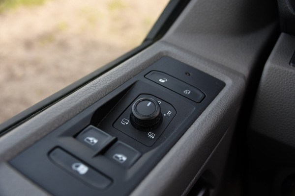 Volkswagen Transporter 2.0 TDI L2H1 30 ABT Bulli Camera, Cruise, Carplay, LED, Stoelverwarming, Standkachel, Multimedia, Sensoren, Uniek!