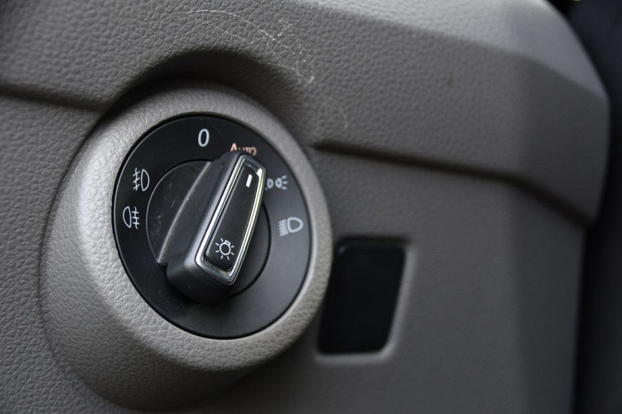 Volkswagen Transporter 2.0 TDI L2H1 30 ABT Bulli Camera, Cruise, Carplay, LED, Stoelverwarming, Standkachel, Multimedia, Sensoren, Uniek!