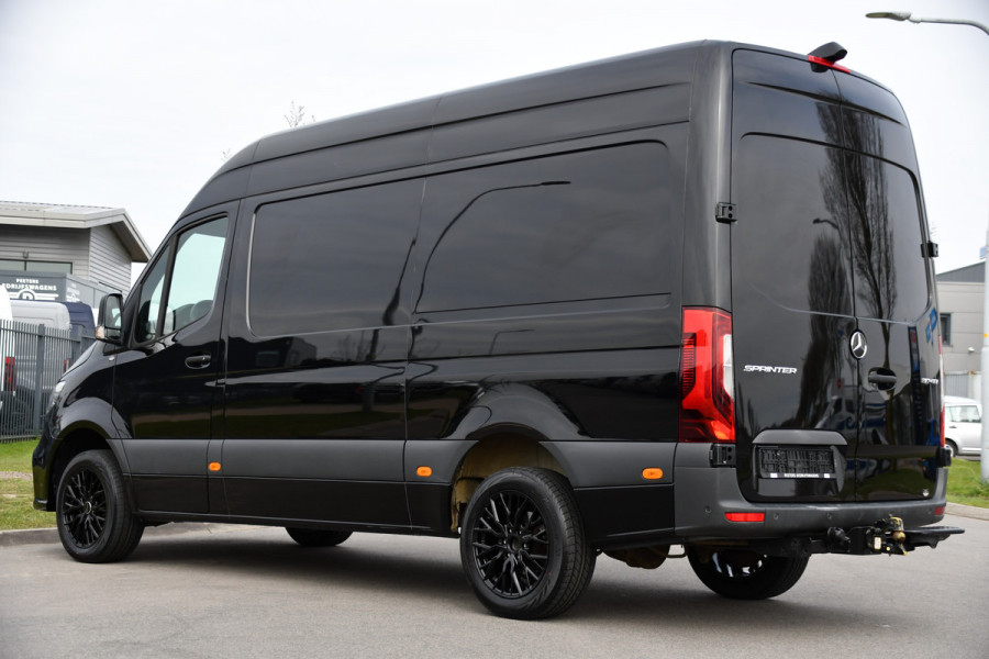Mercedes-Benz Sprinter 317 1.9 CDI L2H2 RWD AMG Black Edition Camera, Cruise, Carplay, LED, 170pk, Multimedia, Automaat, Trekhaak, 3 Zits, Uniek!