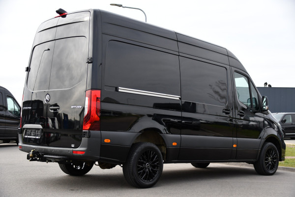 Mercedes-Benz Sprinter 317 1.9 CDI L2H2 RWD AMG Black Edition Camera, Cruise, Carplay, LED, 170pk, Multimedia, Automaat, Trekhaak, 3 Zits, Uniek!