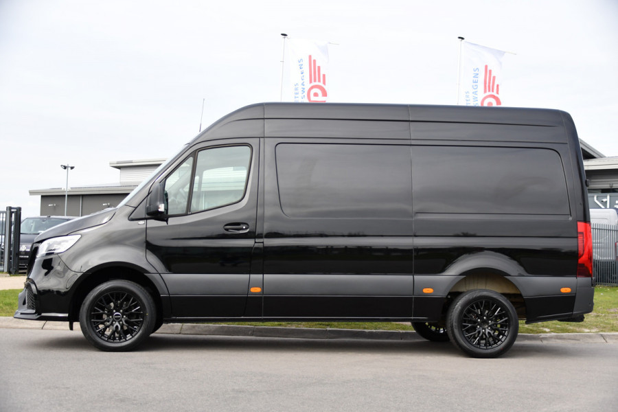 Mercedes-Benz Sprinter 317 1.9 CDI L2H2 RWD AMG Black Edition Camera, Cruise, Carplay, LED, 170pk, Multimedia, Automaat, Trekhaak, 3 Zits, Uniek!
