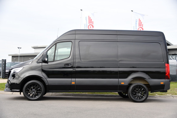 Mercedes-Benz Sprinter 317 1.9 CDI L2H2 RWD AMG Black Edition Camera, Cruise, Carplay, LED, 170pk, Multimedia, Automaat, Trekhaak, 3 Zits, Uniek!