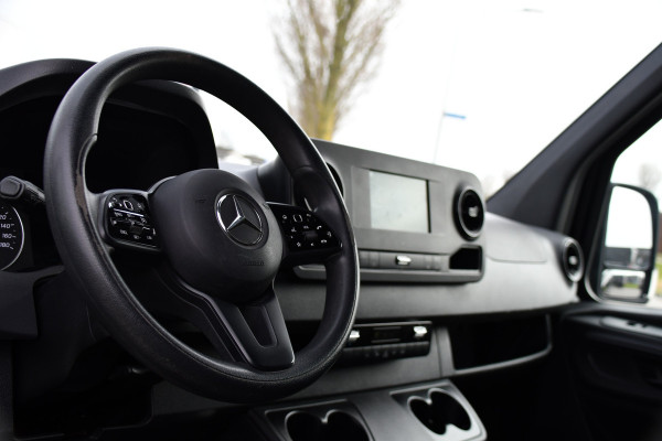 Mercedes-Benz Sprinter 317 1.9 CDI L2H2 RWD AMG Black Edition Camera, Cruise, Carplay, LED, 170pk, Multimedia, Automaat, Trekhaak, 3 Zits, Uniek!