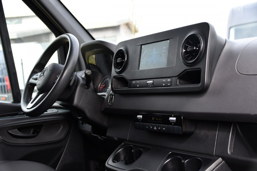 Mercedes-Benz Sprinter 317 1.9 CDI L2H2 RWD AMG Black Edition Camera, Cruise, Carplay, LED, 170pk, Multimedia, Automaat, Trekhaak, 3 Zits, Uniek!