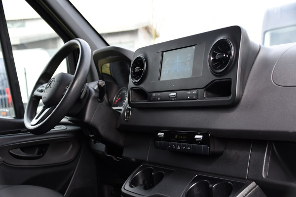Mercedes-Benz Sprinter 317 1.9 CDI L2H2 RWD AMG Black Edition Camera, Cruise, Carplay, LED, 170pk, Multimedia, Automaat, Trekhaak, 3 Zits, Uniek!