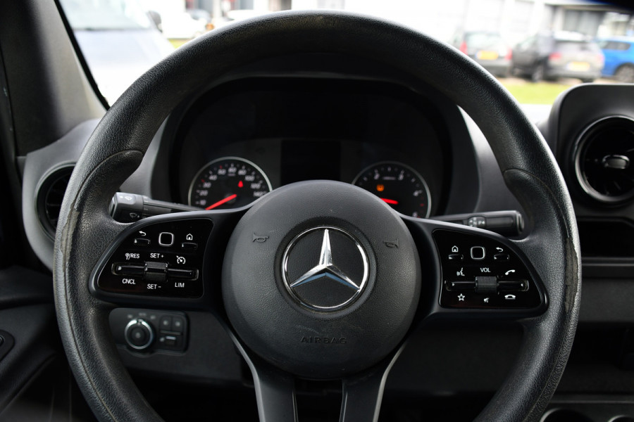 Mercedes-Benz Sprinter 317 1.9 CDI L2H2 RWD AMG Black Edition Camera, Cruise, Carplay, LED, 170pk, Multimedia, Automaat, Trekhaak, 3 Zits, Uniek!
