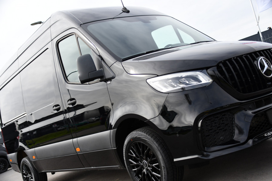 Mercedes-Benz Sprinter 317 1.9 CDI L2H2 RWD AMG Black Edition Camera, Cruise, Carplay, LED, 170pk, Multimedia, Automaat, Trekhaak, 3 Zits, Uniek!