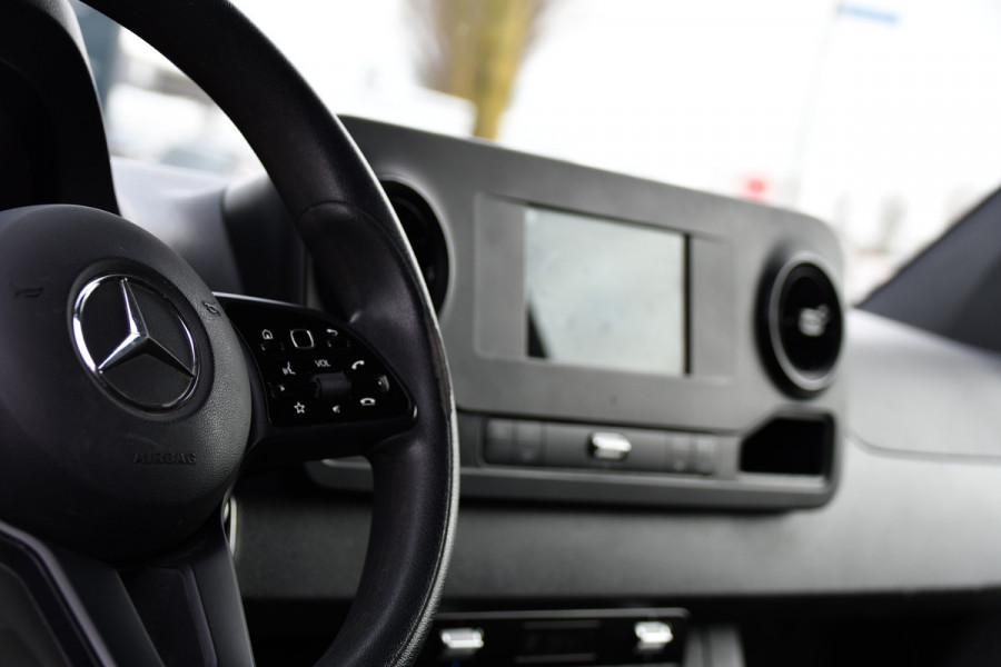 Mercedes-Benz Sprinter 317 1.9 CDI L2H2 RWD AMG Black Edition Camera, Cruise, Carplay, LED, 170pk, Multimedia, Automaat, Trekhaak, 3 Zits, Uniek!