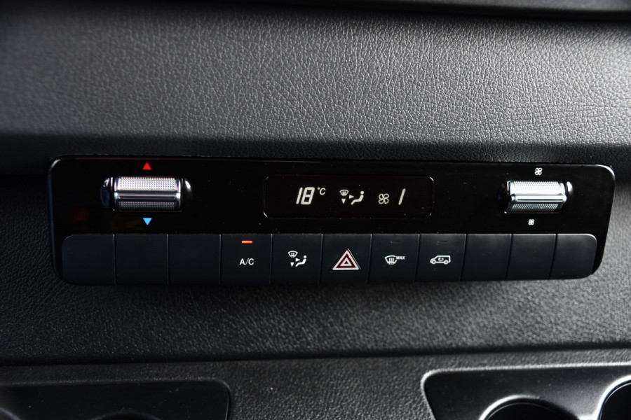 Mercedes-Benz Sprinter 317 1.9 CDI L2H2 RWD AMG Black Edition Camera, Cruise, Carplay, LED, 170pk, Multimedia, Automaat, Trekhaak, 3 Zits, Uniek!