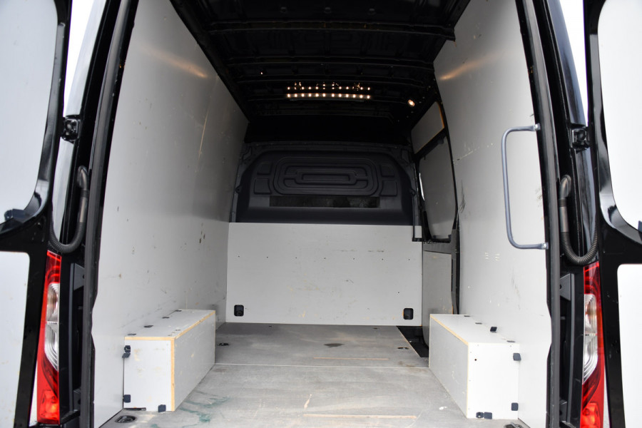 Mercedes-Benz Sprinter 317 1.9 CDI L2H2 RWD AMG Black Edition Camera, Cruise, Carplay, LED, 170pk, Multimedia, Automaat, Trekhaak, 3 Zits, Uniek!
