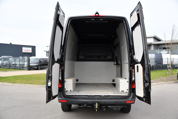 Mercedes-Benz Sprinter 317 1.9 CDI L2H2 RWD AMG Black Edition Camera, Cruise, Carplay, LED, 170pk, Multimedia, Automaat, Trekhaak, 3 Zits, Uniek!