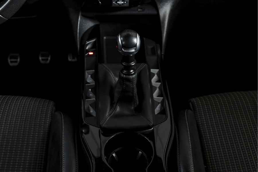 DS DS 3 Crossback 1.2 PureTech 100 PK Performance Line | Dig. Cockpit | Cruise | PDC | Camera | NAV+App. Connect | ECC | LM 17" |