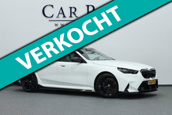 BMW 5 Serie Touring M5 727+PK BTW/AKRAPOVIC/CARBON M-PERFORMANCE/21" LMV/BOWERS & WILKINS/PANO/HUD/ACC/ECC/FABRIEKSGARANTIE!